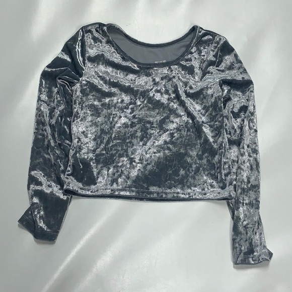 Velvet crop top, girls size 10 - Picture 2 of 4
